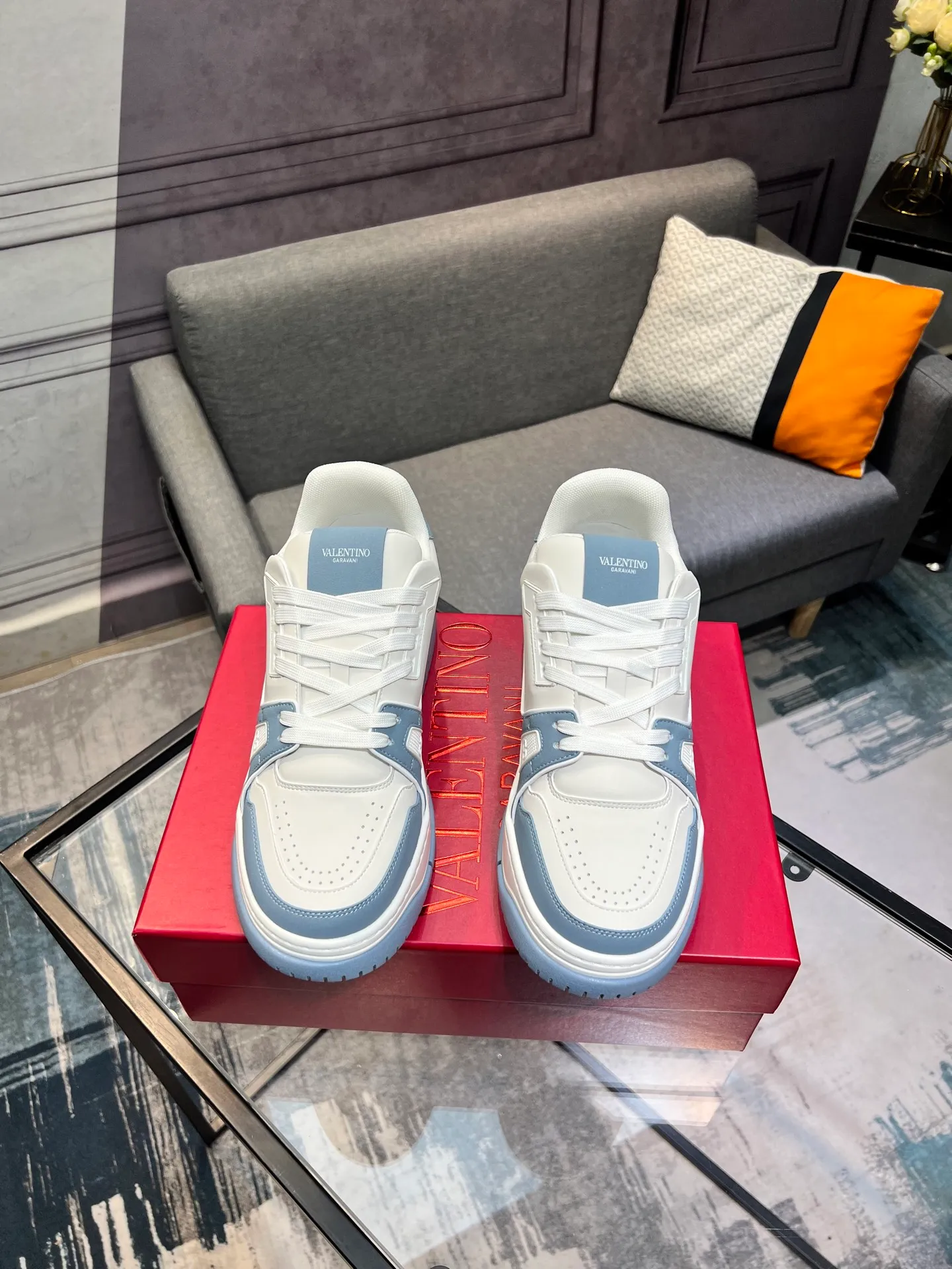 Men's Men's Shoes 💰660 Valentino 2023 early autumn new star shoes are now online! Wang Hedi and Ren Jialun have been worn by many celebrities. Who can refuse the same couple shoes as Wang Hedi! The design of Stars Stab My Heart is cool and spicy. The material of the shoes is cowhide, and every color is beautiful! Size 35-40, men’s size 39-44 (women’s 41, men’s 38, 45🉑️customized)